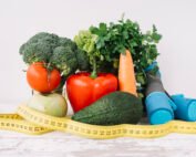 Comida Saludable Y Cinta De Medir